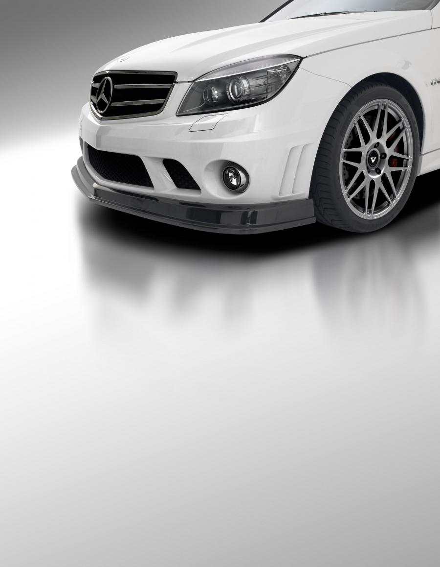  Mercedes-Benz C63 AMG by Vorsteiner 2010 года  (фото 11 из 27)